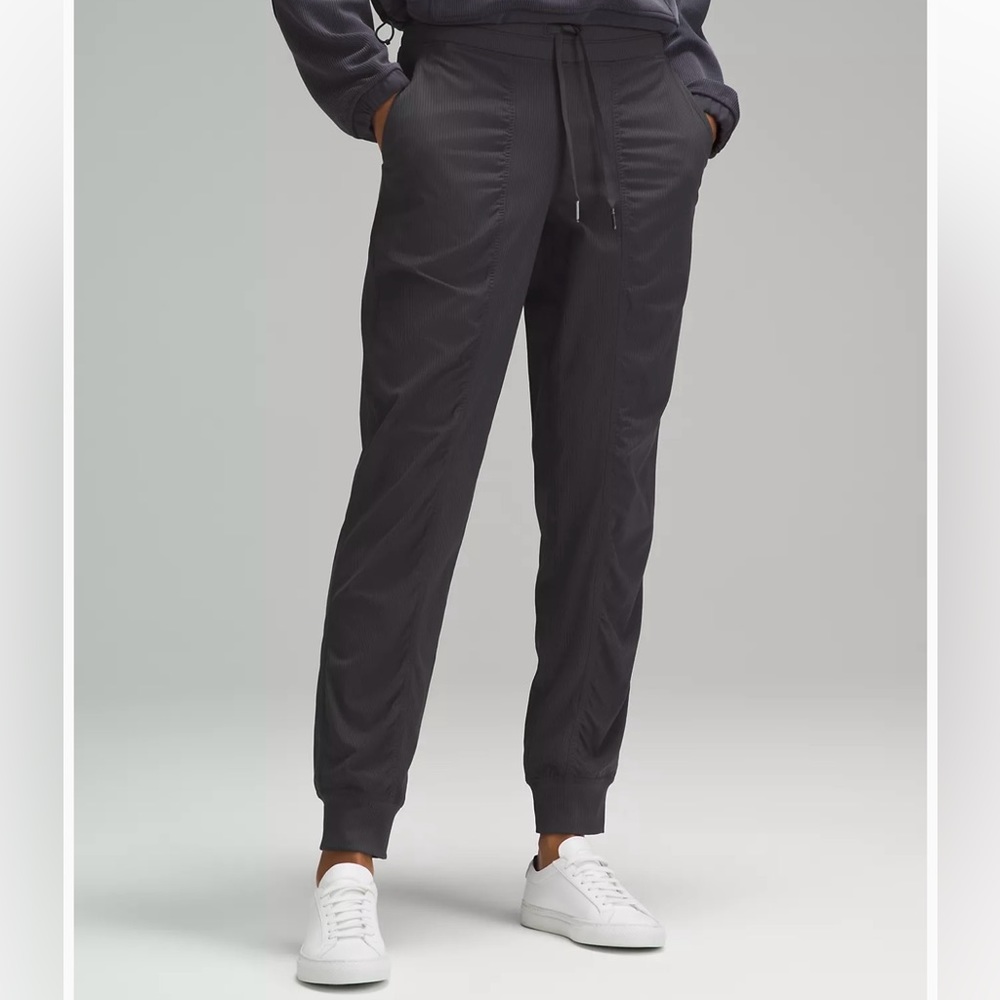 Lululemon Graphite Grey - Dance Studio Mid-Rise Jogger
Full Length - Size 6